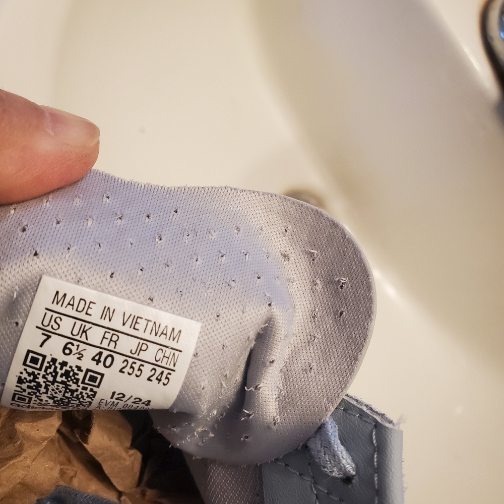 Adidas Womens Light Blue and White Sneakers NWT - Picture 9 of 9